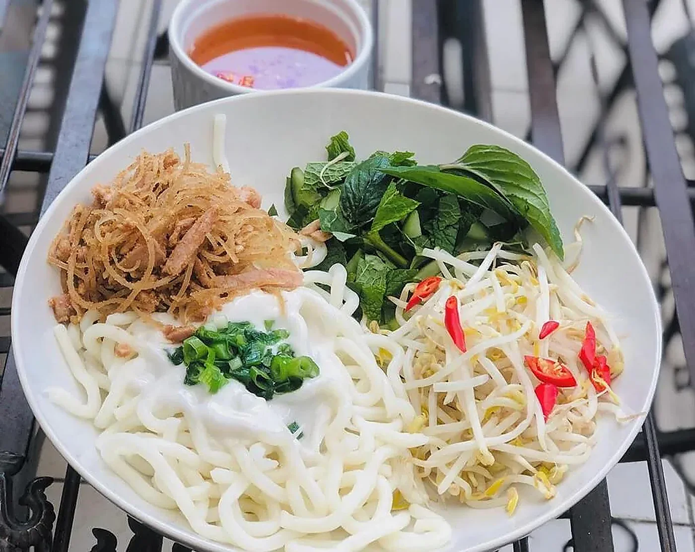 Banh Tam Bi (Silkworm Noodles)