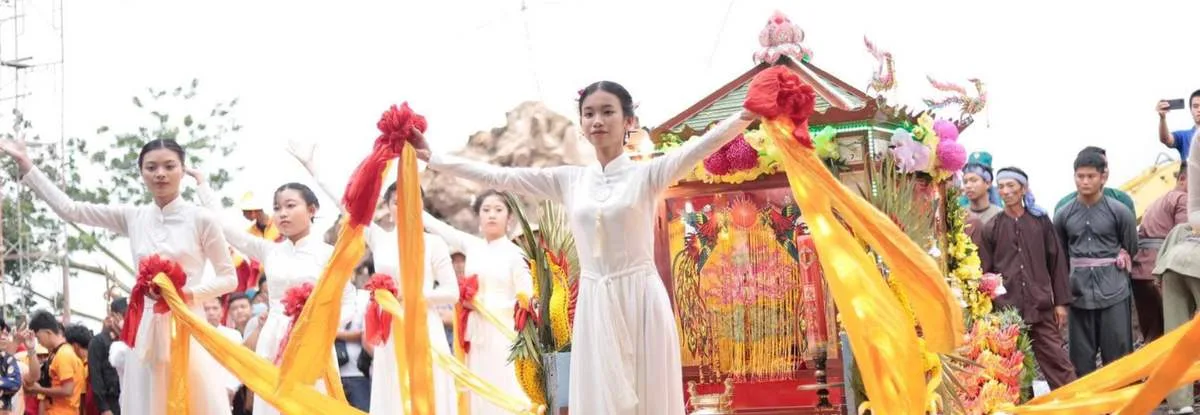 Lễ hội Vía Bà Chúa Xứ